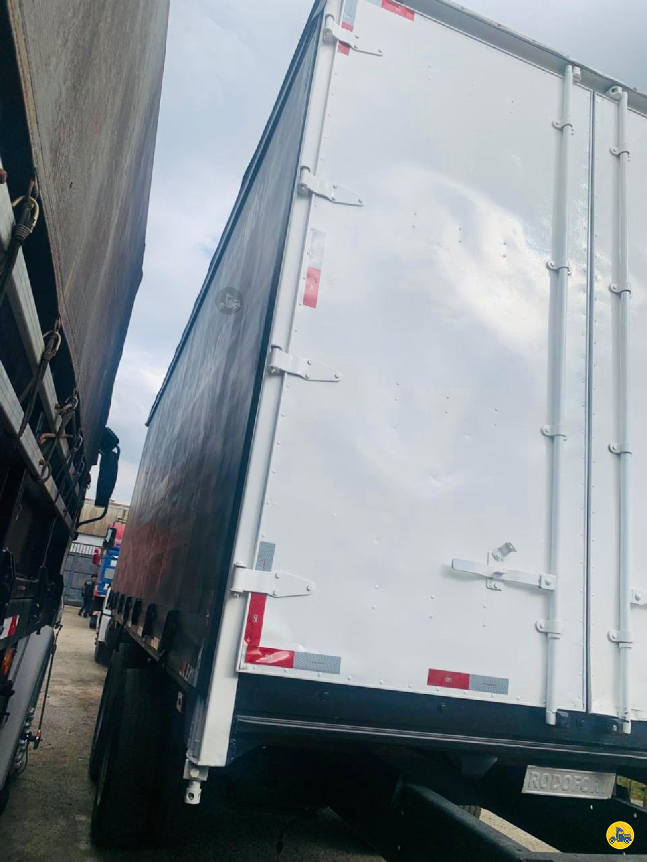 CARROCERIA SOBRE CHASSI  UTILITARIOS BAU SAIDER Mugen Caminhões GUARULHOS SÃO PAULO SP